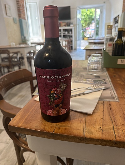 Maggio, ciondolo