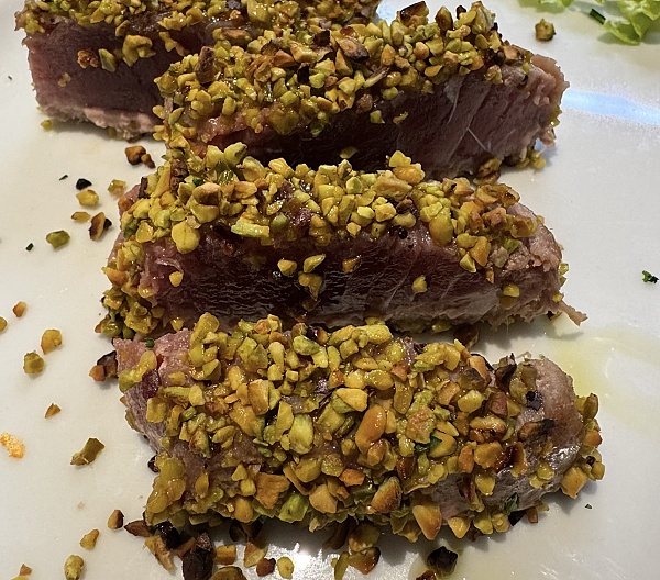 Tagliata di tonno in crosta di pistacchi
