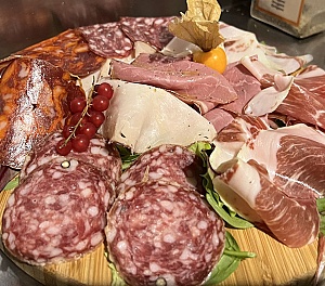 Tagliere misto salumi e formaggi per una persona